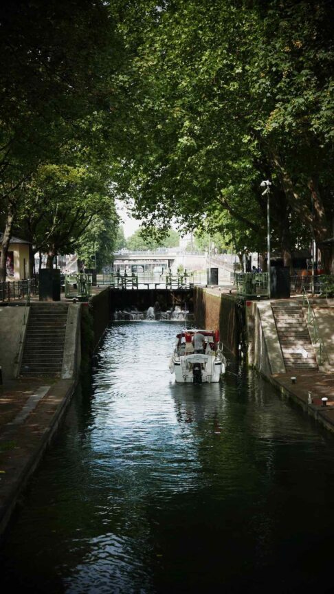 canal saint martin paris
