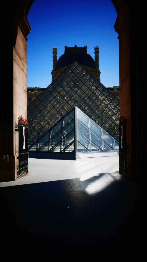 paris louvre pyramid