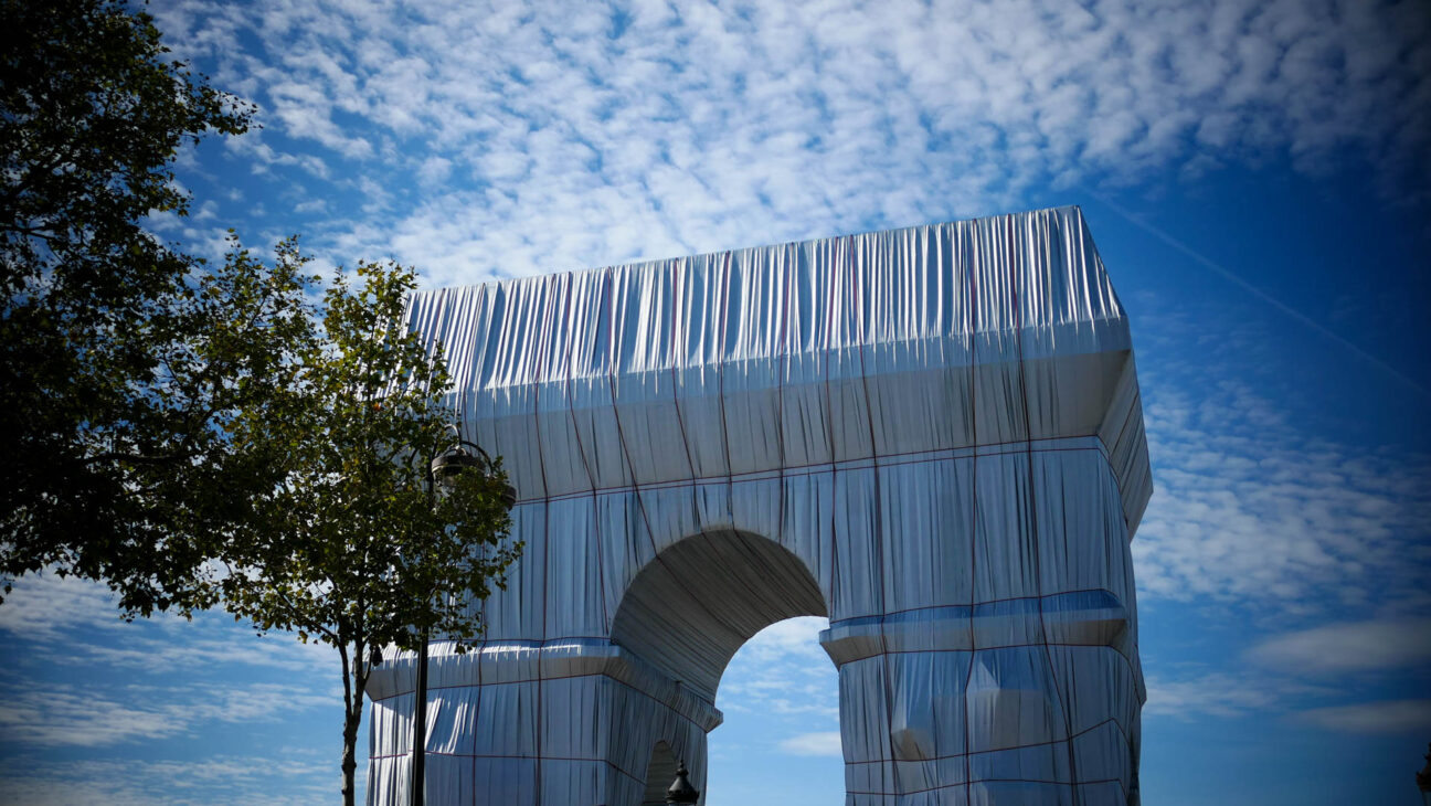 arc triomphe christo in places city guide 2021 4