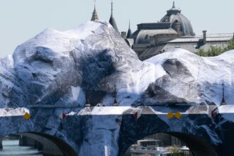 pont neuf art installation JR
